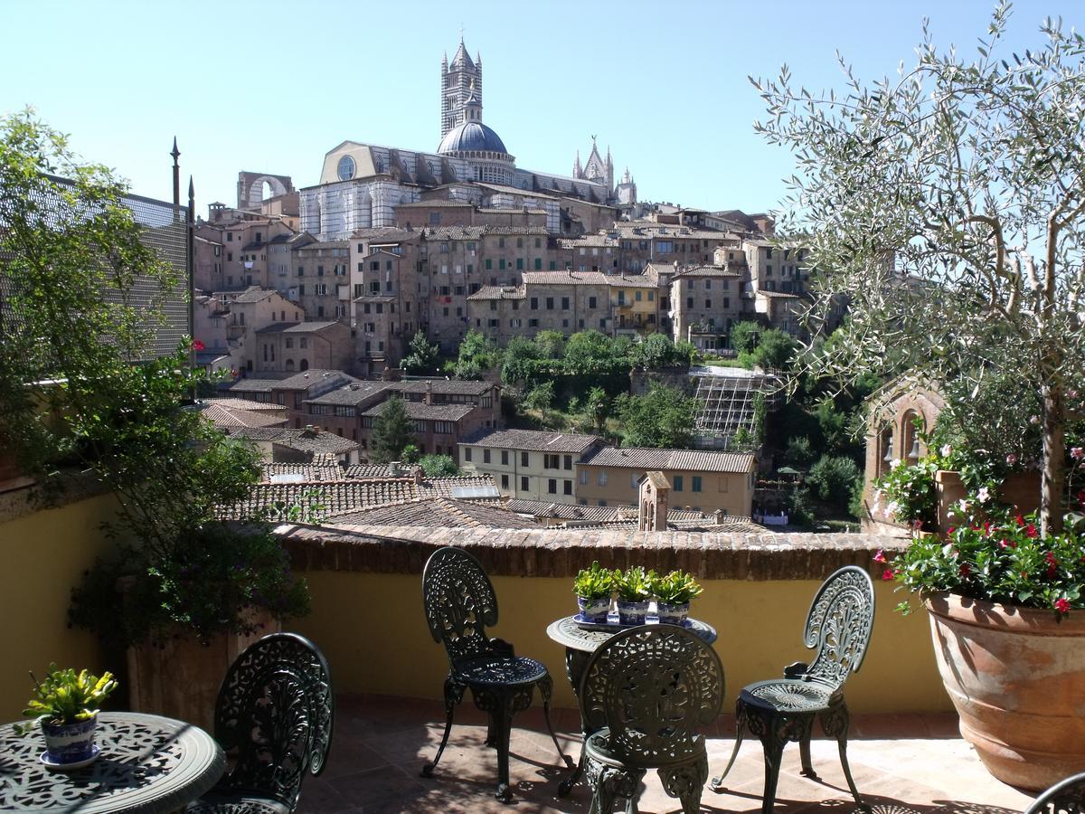 Residenza D'Epoca Campo Regio Relais Bed & Breakfast Siena Exterior foto